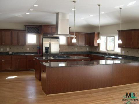 715 Trombley Road Grosse Pointe, MI 48230 - Photo 2 of 4 854302-1.JPG