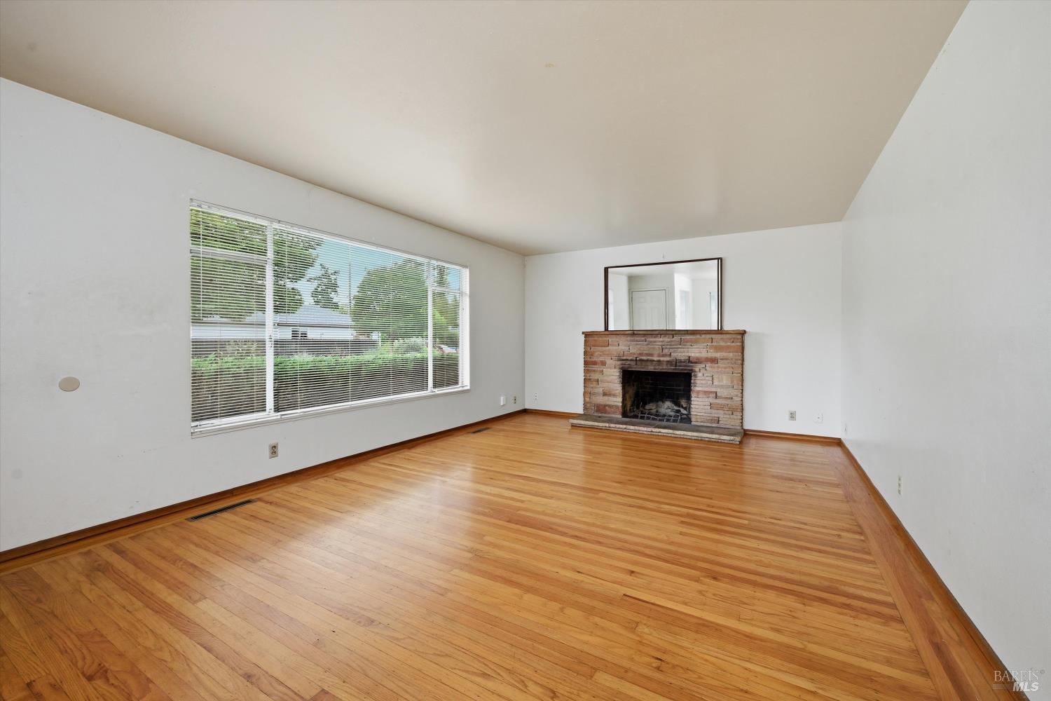 320 Shortt Road Santa Rosa, CA 95405 - Photo 4 of 24