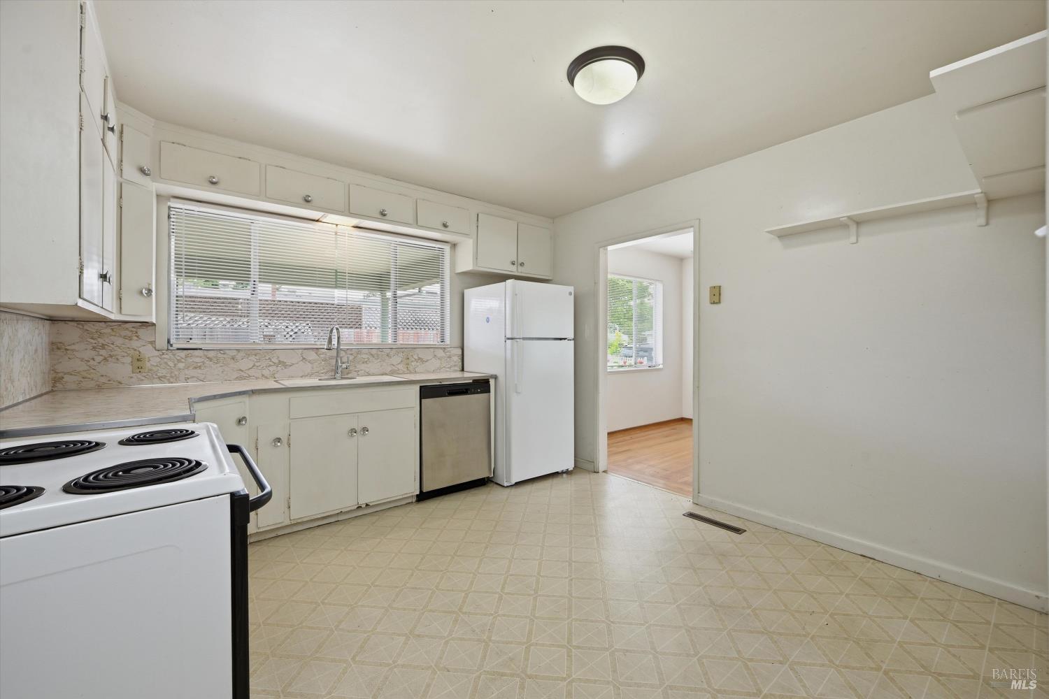 320 Shortt Road Santa Rosa, CA 95405 - Photo 7 of 24