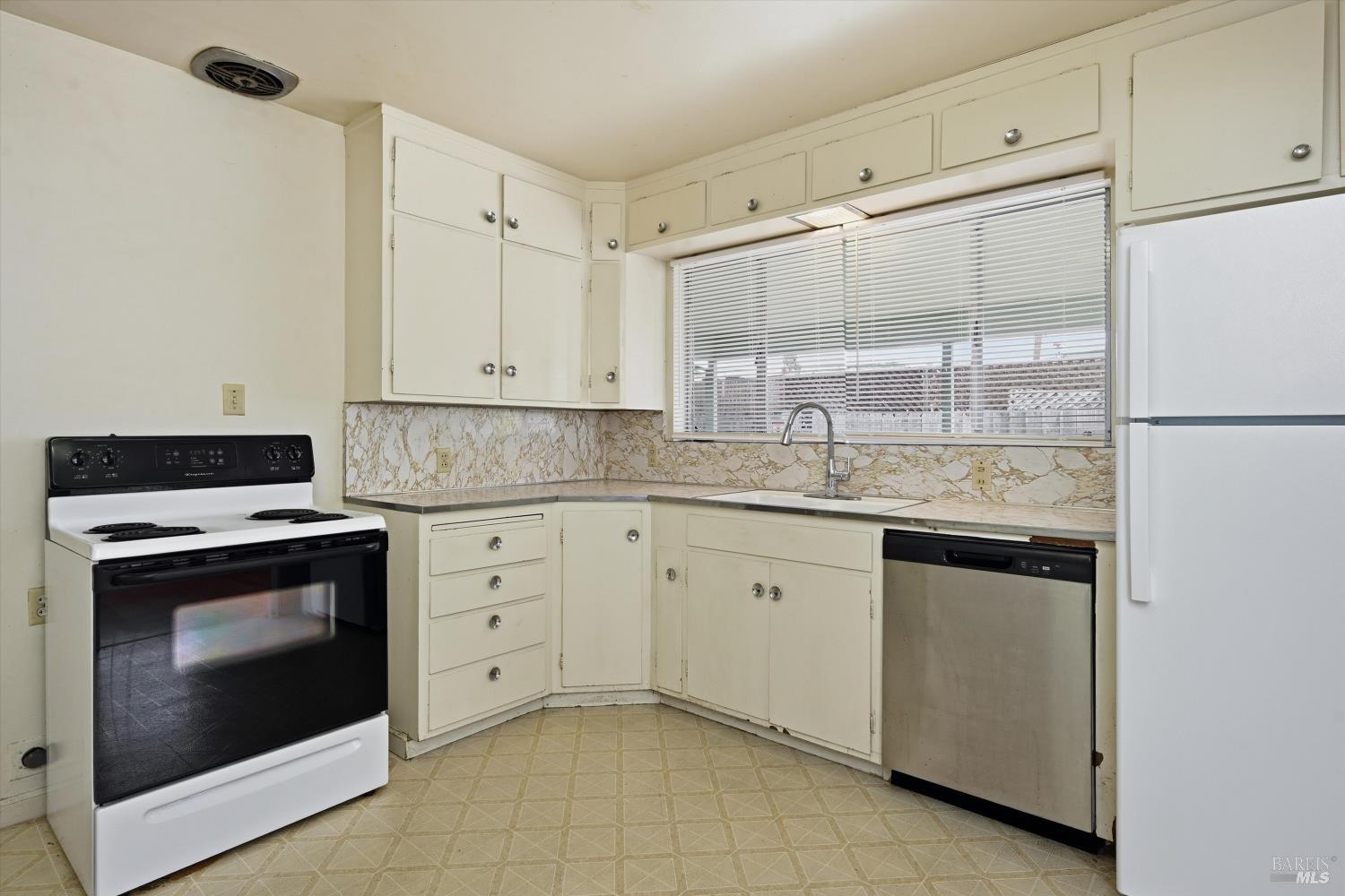 320 Shortt Road Santa Rosa, CA 95405 - Photo 8 of 24