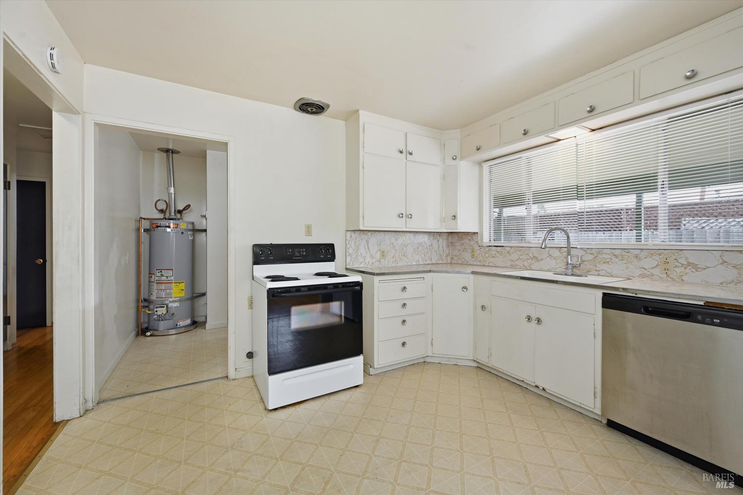 320 Shortt Road Santa Rosa, CA 95405 - Photo 10 of 24