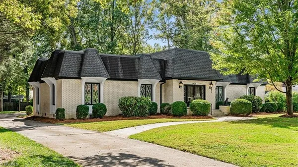 $575,000 | 904 Pebble Drive, Greensboro, NC 27410