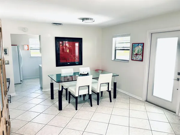 a view of a livingroom with furniture