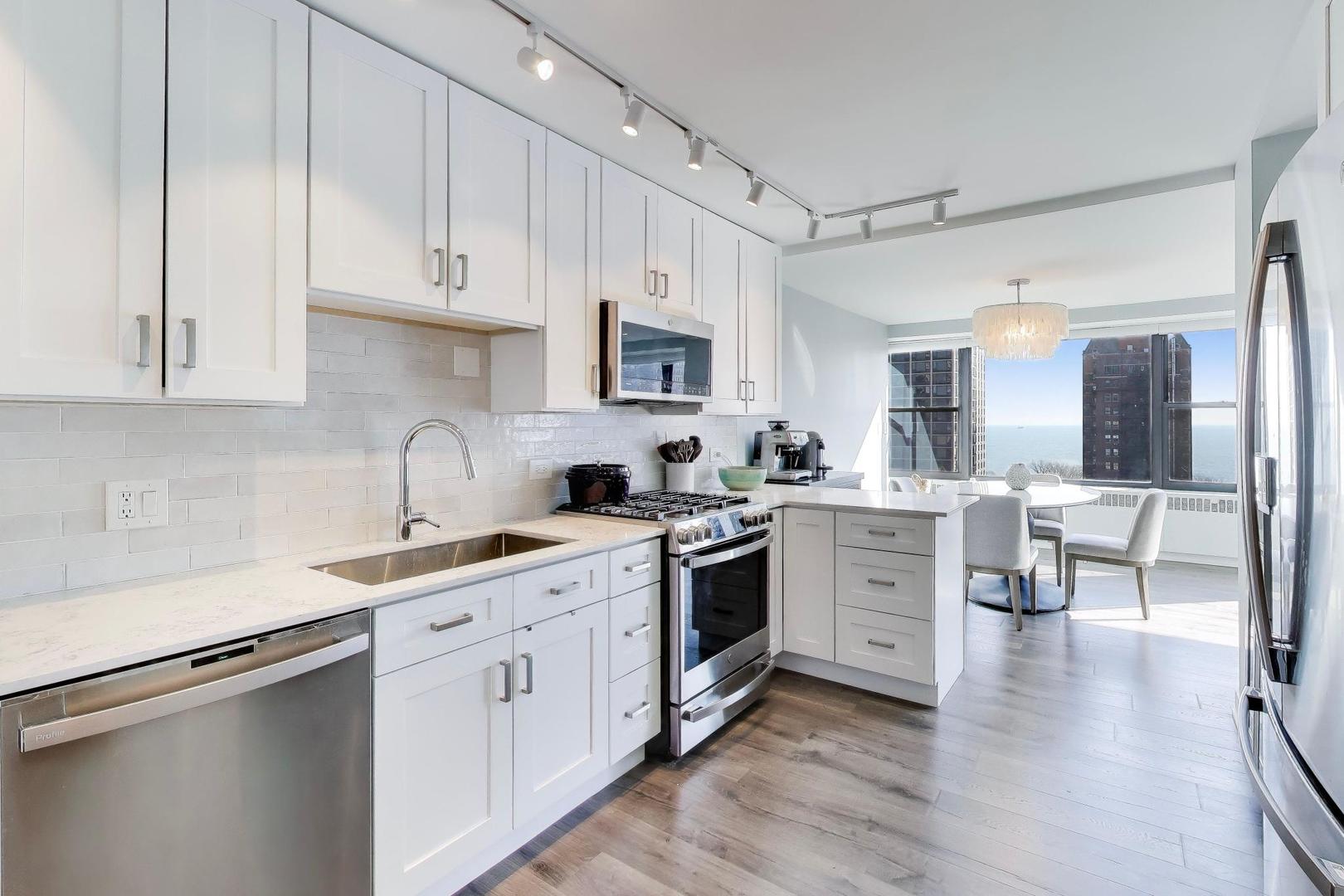 1540 North State Parkway, Unit 14D Chicago, IL 60610 - Photo 10 of 29