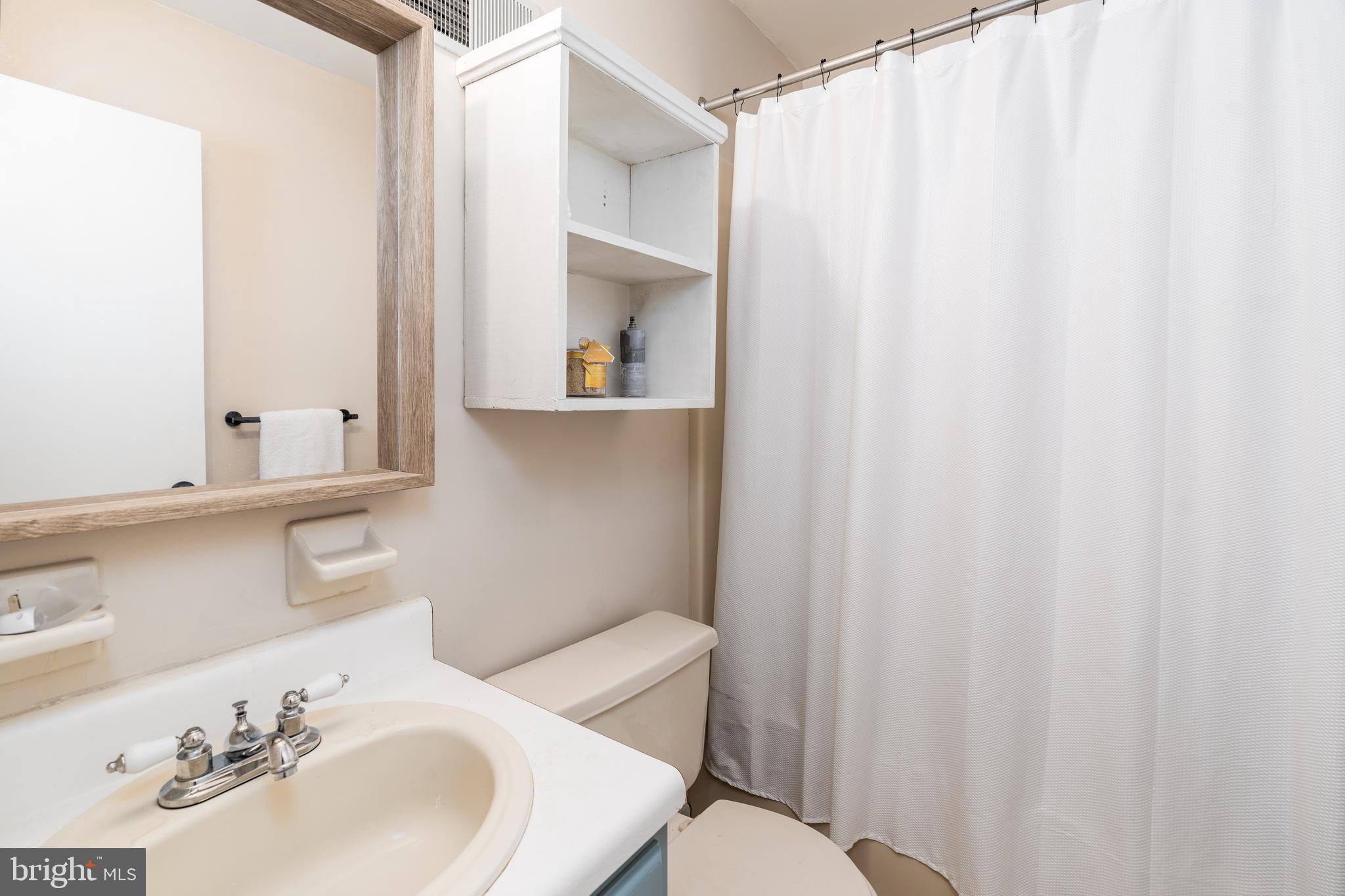 101 White Hall Road Elkton, MD 21921 - Photo 13 of 16 Upper level hall bath