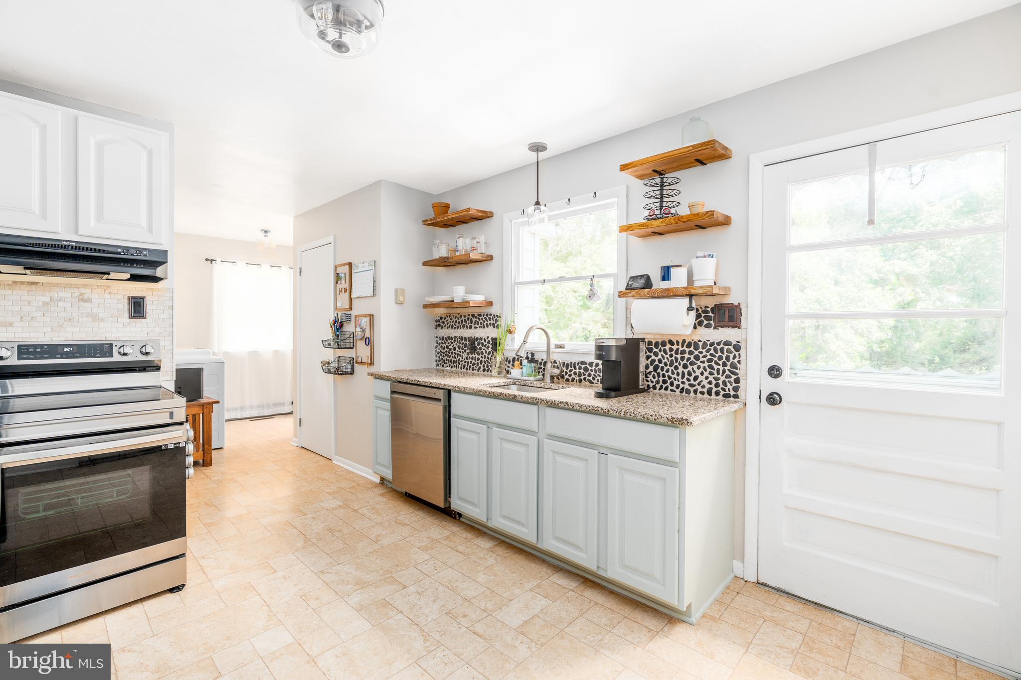 101 White Hall Road Elkton, MD 21921 - Photo 7 of 16 Granite counters, stainless appliances