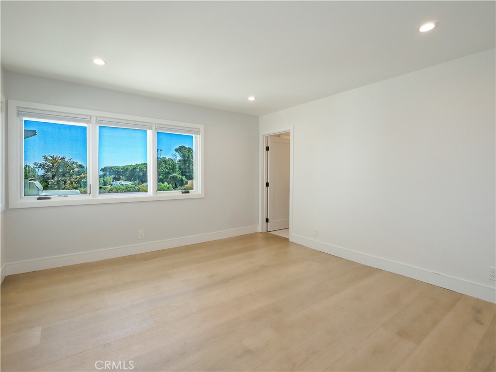 2 Flying Mane Road Rolling Hills, CA 90274 - Photo 19 of 49 an empty room with a window