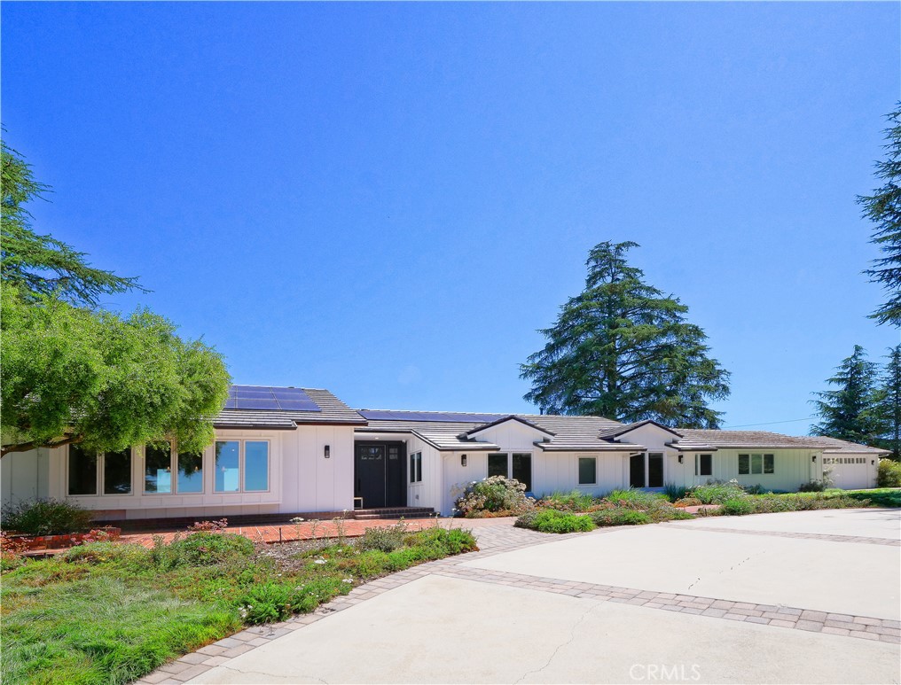 2 Flying Mane Road Rolling Hills, CA 90274 - Photo 34 of 49 front view of house with a yard