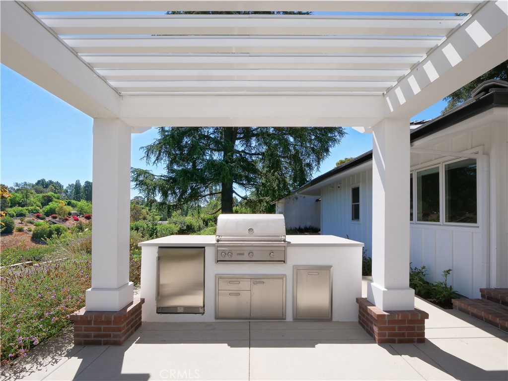 2 Flying Mane Road Rolling Hills, CA 90274 - Photo 35 of 49 a view of a patio with table and chairs and potted plants