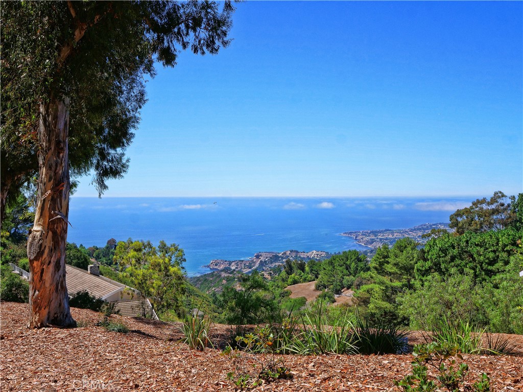 2 Flying Mane Road Rolling Hills, CA 90274 - Photo 5 of 49 a view of a city with sunset view