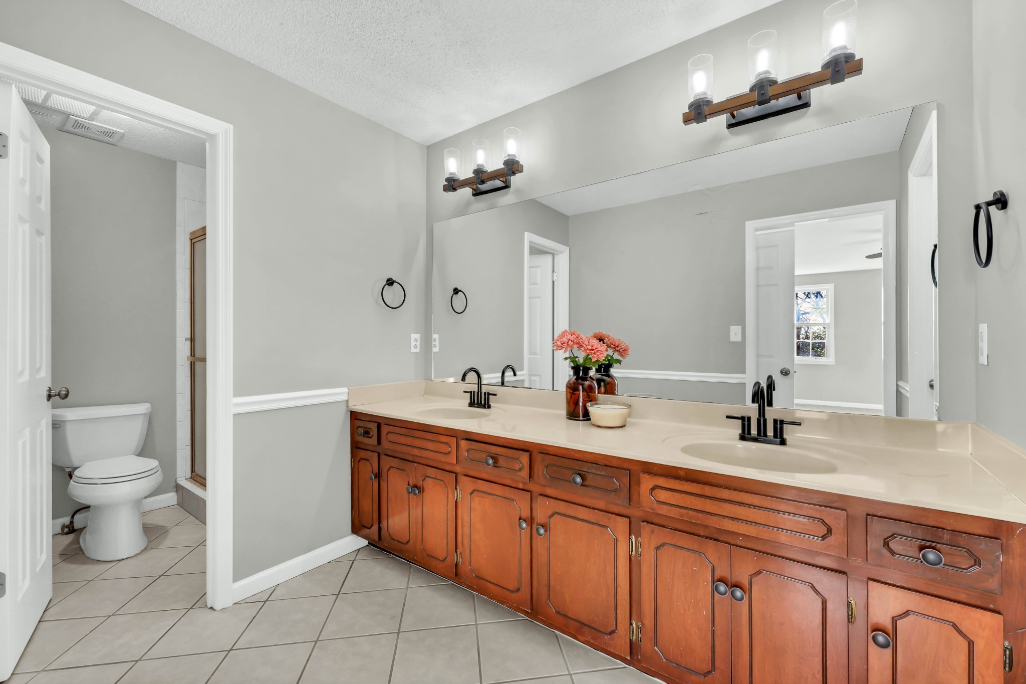 407 Idaho Springs Road Clarksville, TN 37043 - Photo 25 of 45 a bathroom with a double vanity sink and a mirror