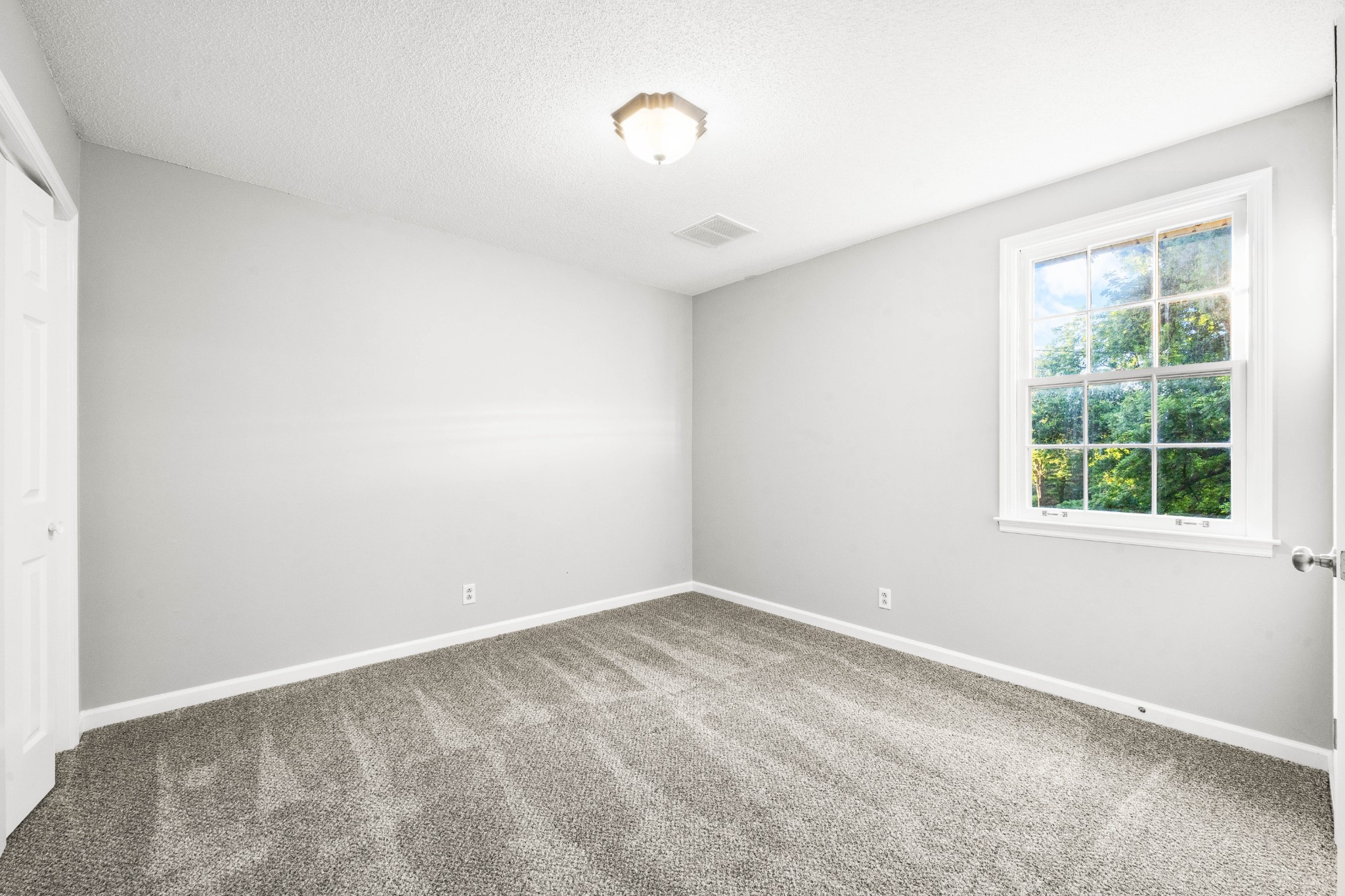 407 Idaho Springs Road Clarksville, TN 37043 - Photo 28 of 45 an empty room with a window