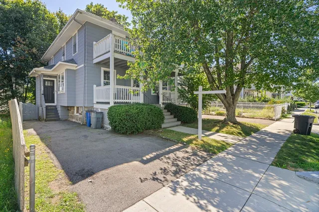 a view of a yard in front of house