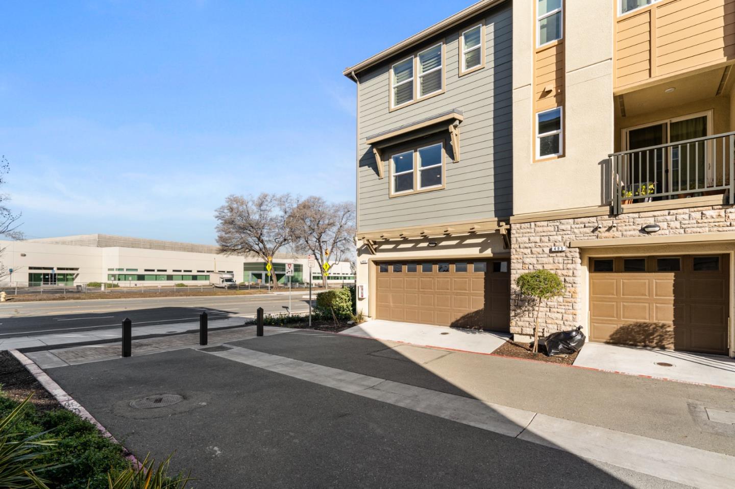 495 Snap Dragon Street Milpitas, CA 95035 - Photo 28 of 33 a view of a terrace with a couch