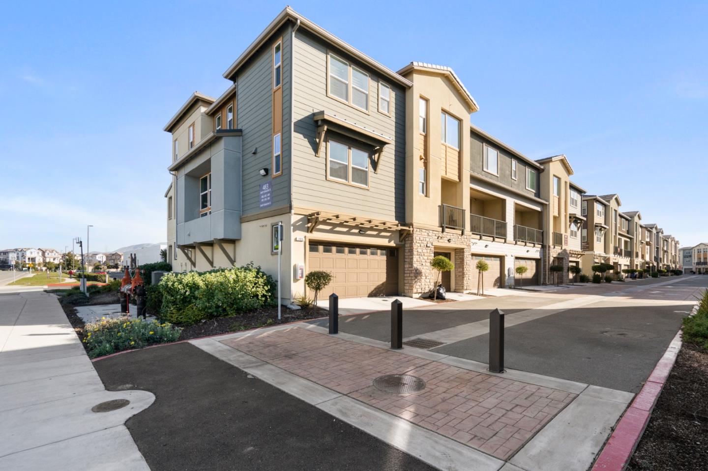 495 Snap Dragon Street Milpitas, CA 95035 - Photo 29 of 33 a front view of a building with street view