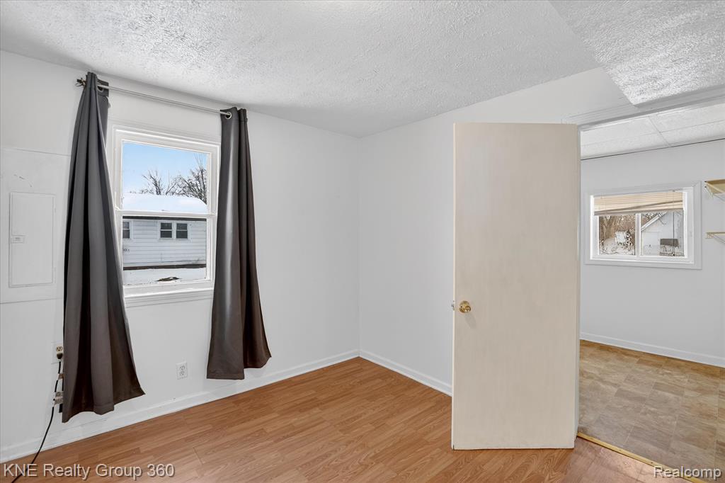 4928 Hughes Road Lansing, MI 48910 - Photo 24 of 35