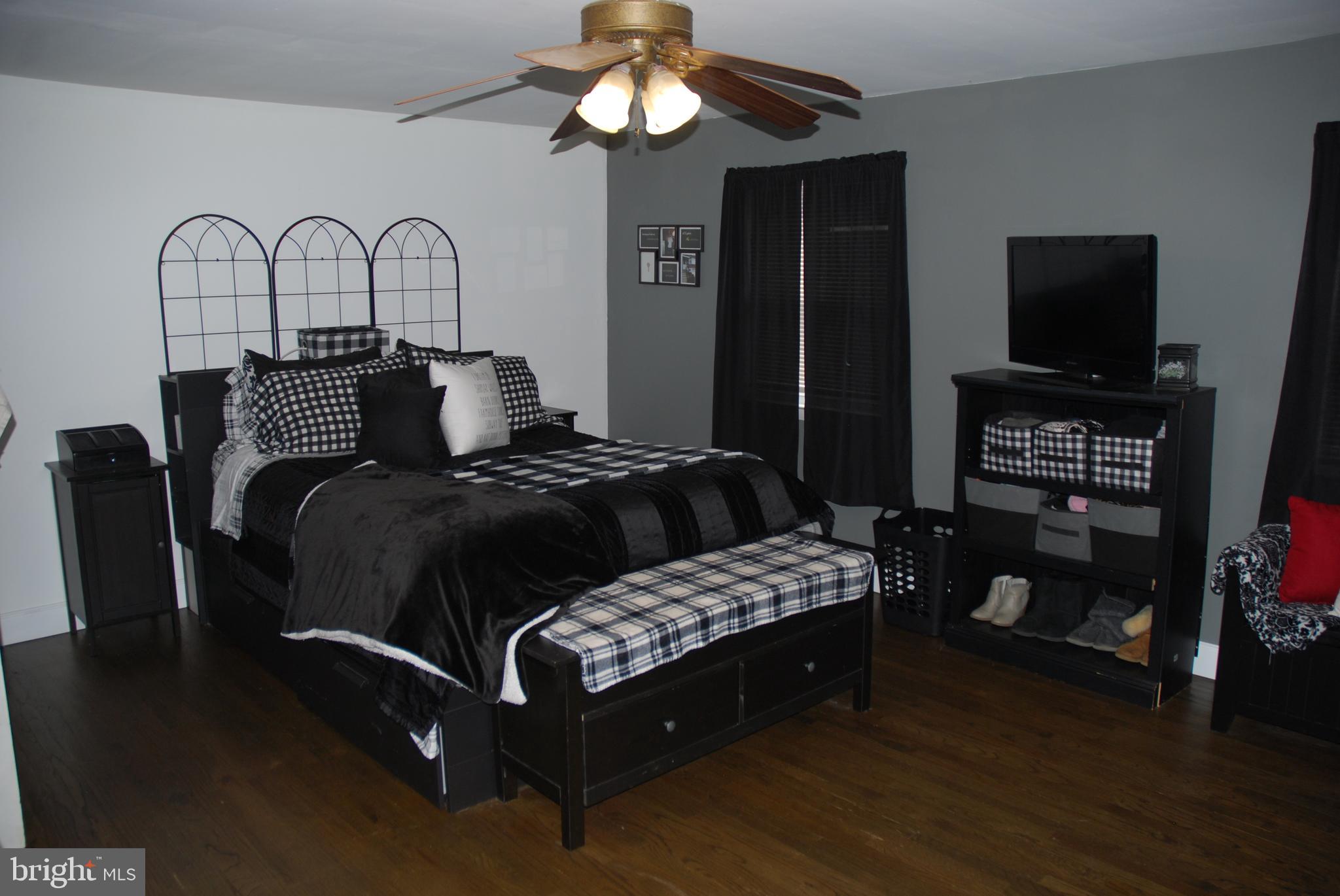 12429 Dunks Ferry Road Philadelphia, PA 19154 - Photo 26 of 47 Main Bedroom