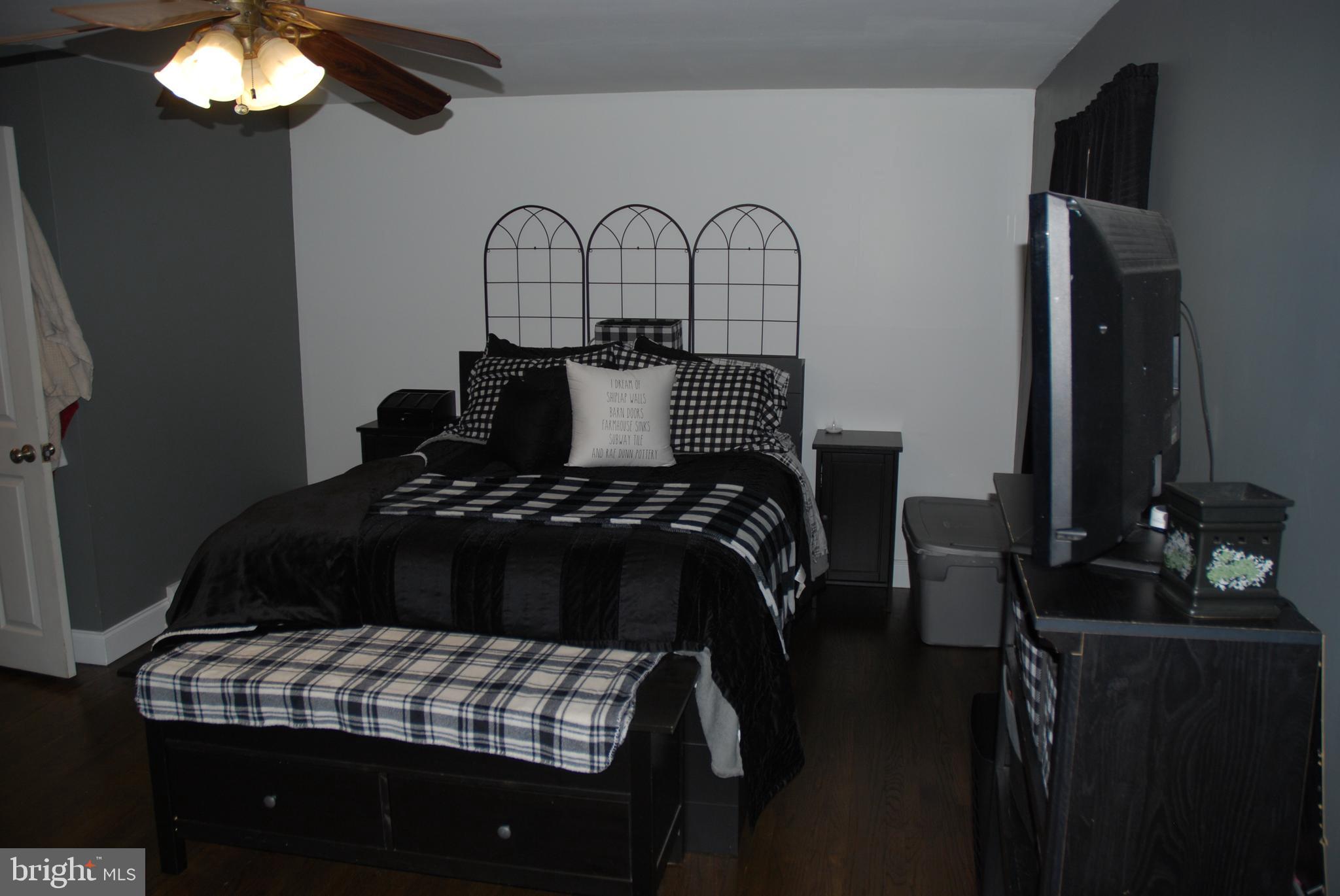 12429 Dunks Ferry Road Philadelphia, PA 19154 - Photo 28 of 47 Main Bedroom