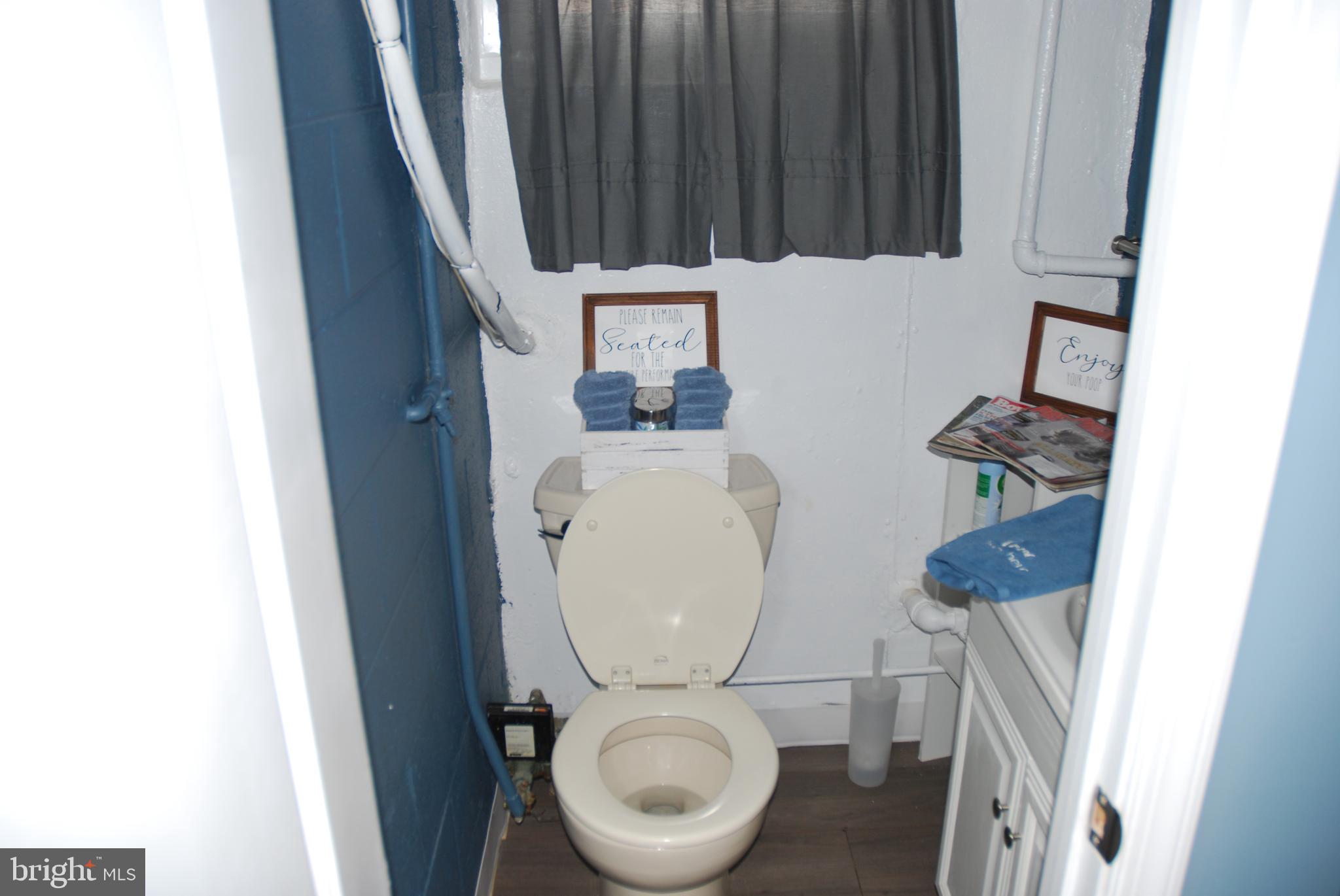 12429 Dunks Ferry Road Philadelphia, PA 19154 - Photo 40 of 47 lower level half bath