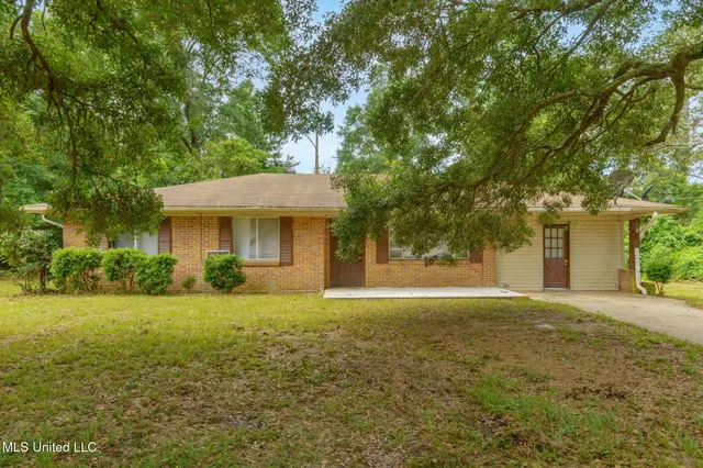 $135,000 | 907 West Hinton Avenue, Lumberton, MS 39455