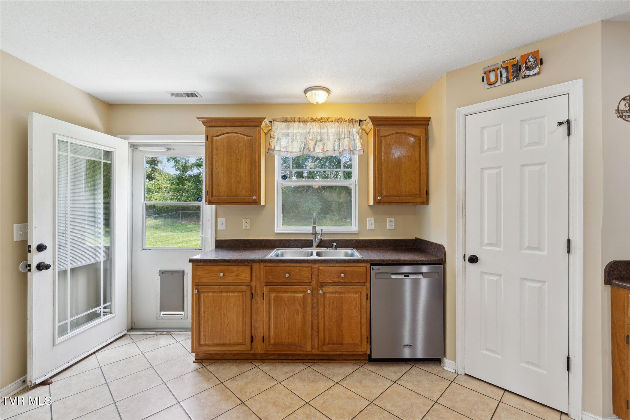 104 Ricker Avenue Greeneville, TN 37743 - Photo 23 of 55 23-104-Ricker-Ave-Greeneville-TN-37743-W