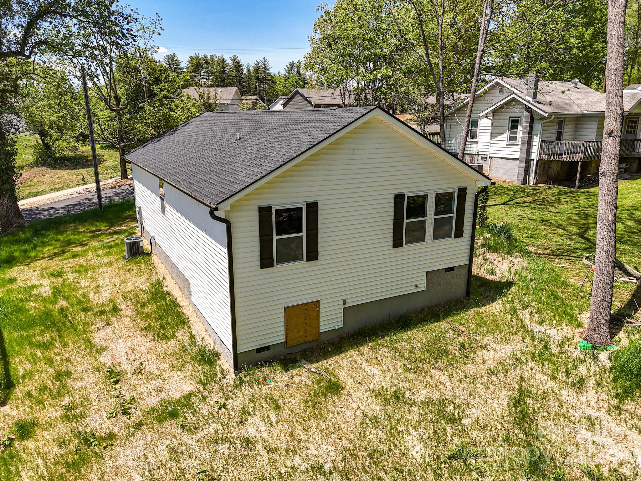 168 Lower Edgewood Road Candler, NC 28715 - Photo 4 of 33 Gallery Image 4