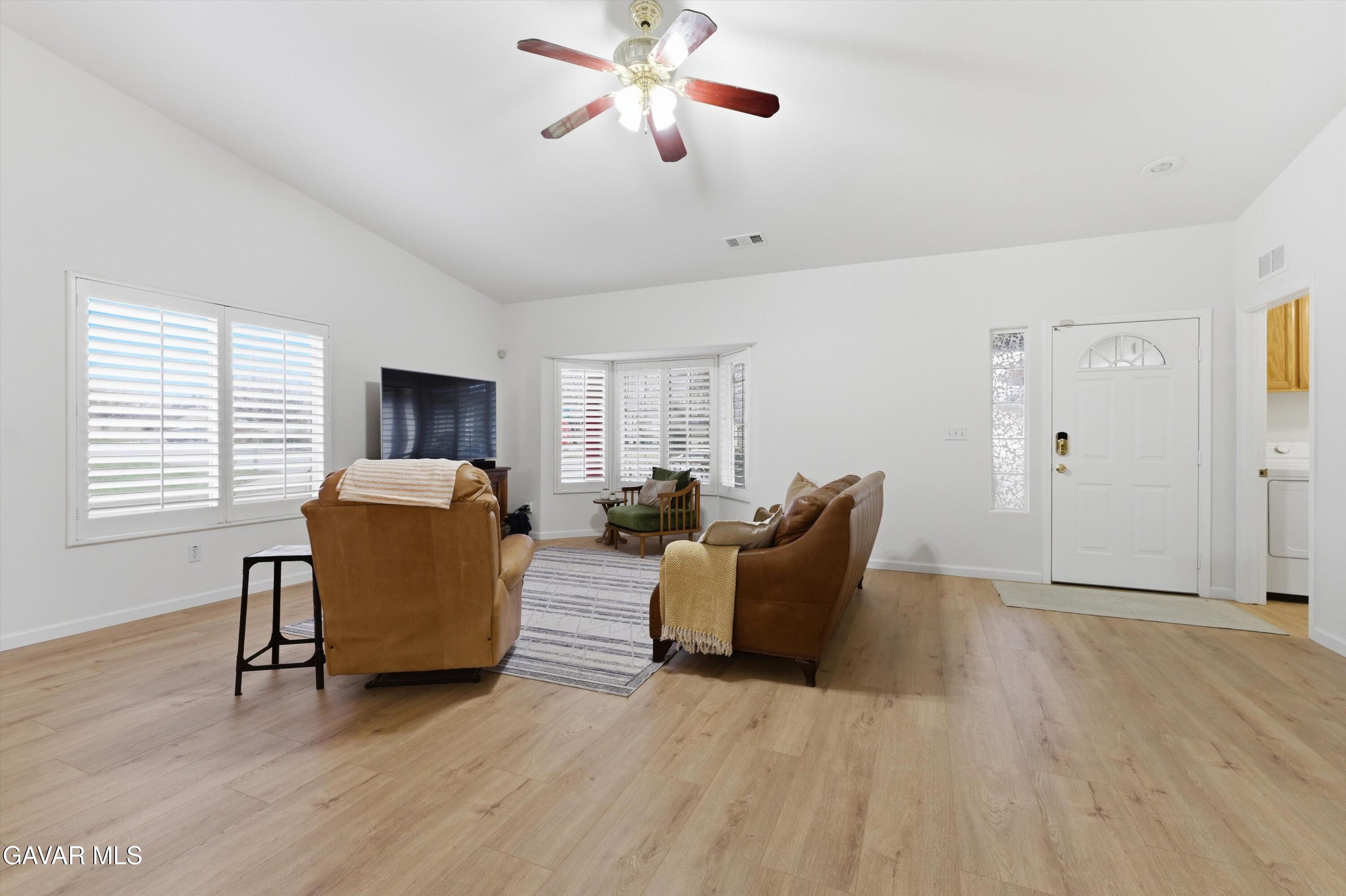 363 Pepper Drive Tehachapi, CA 93561 - Photo 5 of 35 04-JYP03231