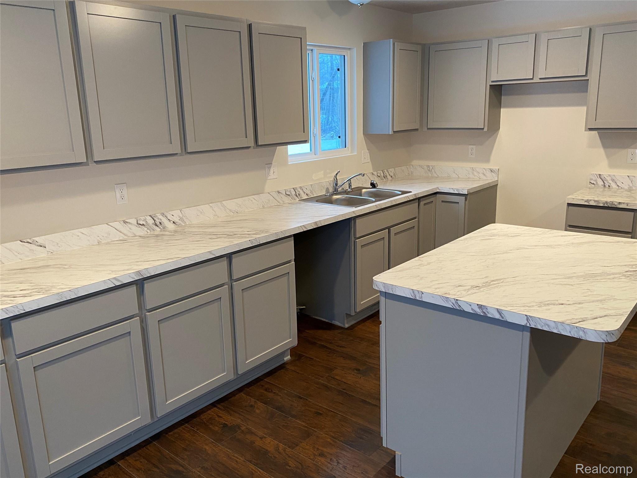 5372 Rural Terrace Waterford, MI 48329 - Photo 17 of 55 Close up gray cabinet white marble counter - Copy - Copy.JPG