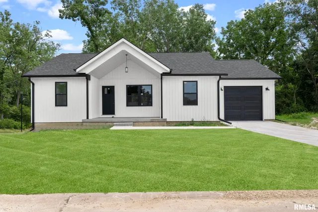 $2,500 | 813 Williams Way, Carbon Cliff, IL 61239