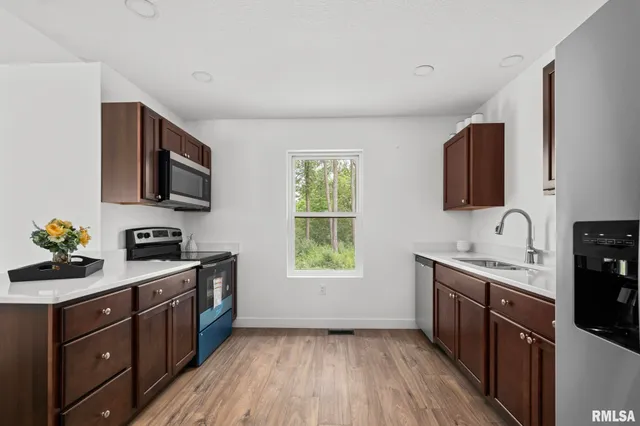 $2,500 | 813 Williams Way, Carbon Cliff, IL 61239