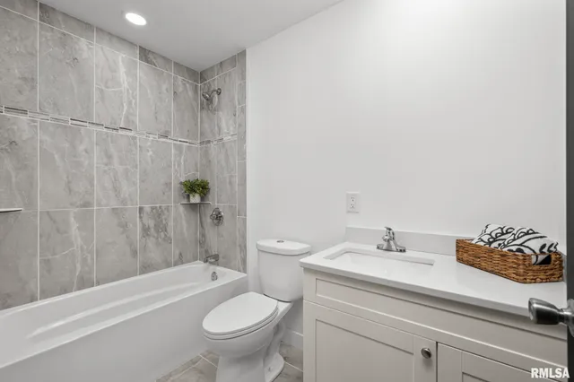 $2,500 | 813 Williams Way, Carbon Cliff, IL 61239