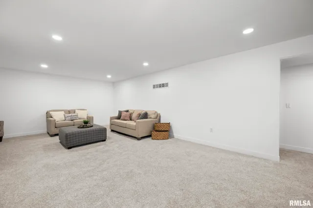 $2,500 | 813 Williams Way, Carbon Cliff, IL 61239