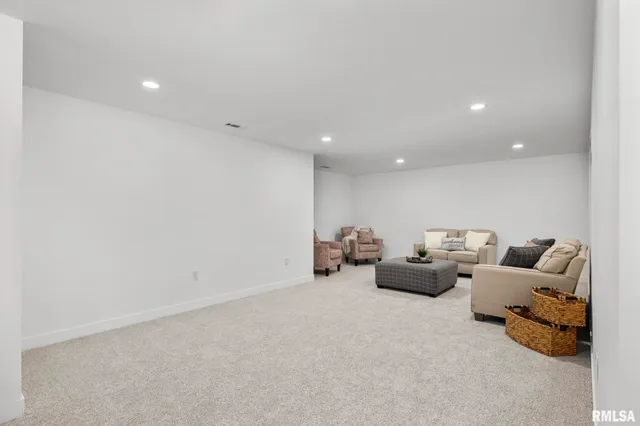 $2,500 | 813 Williams Way, Carbon Cliff, IL 61239