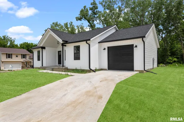 $2,500 | 813 Williams Way, Carbon Cliff, IL 61239