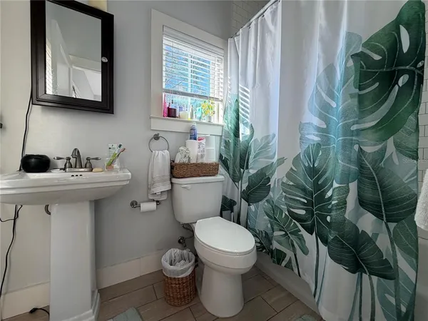 $2,910 | 717 Northwest 10th Street, Unit 10, Gainesville, FL 32601