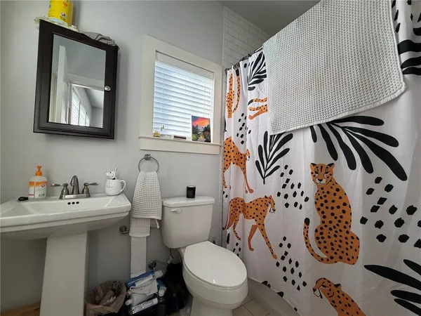 $2,910 | 717 Northwest 10th Street, Unit 10, Gainesville, FL 32601