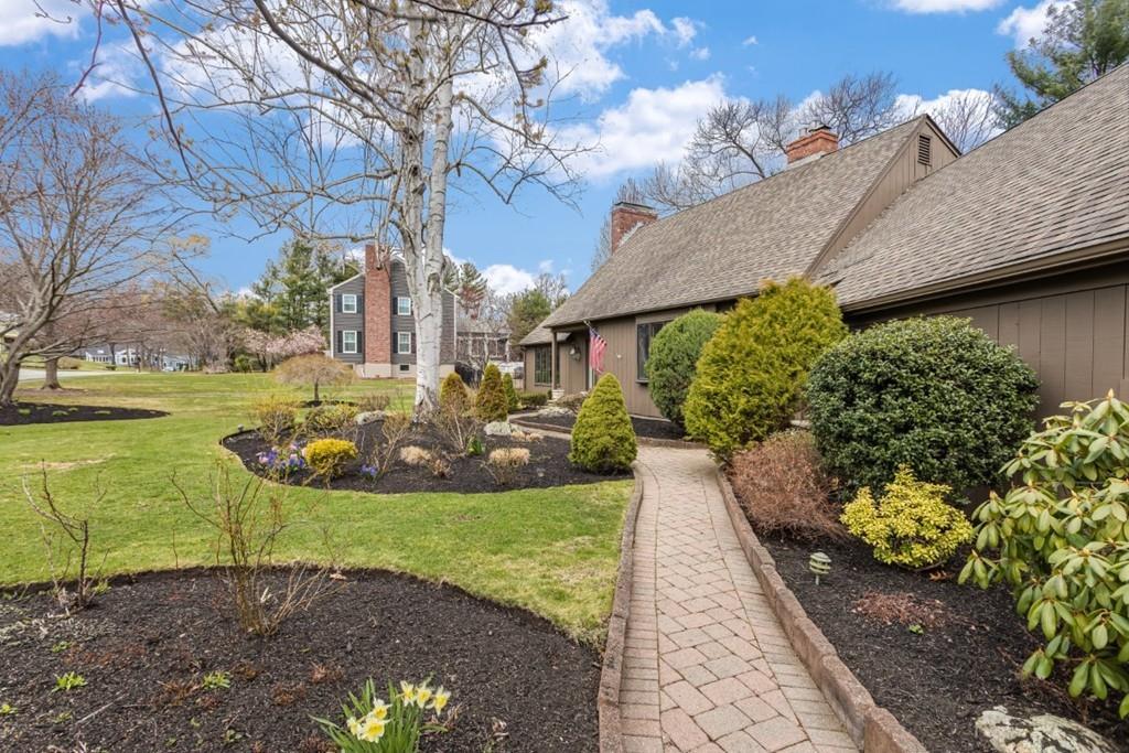 7 Windsor Road Lynnfield, MA 01940 - Photo 4 of 40 Gallery Image 4