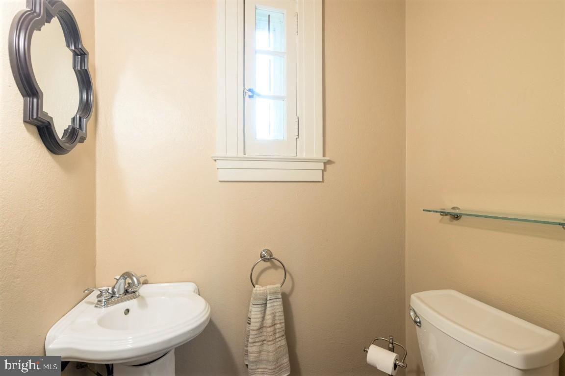 6343 Frederick Road Catonsville, MD 21228 - Photo 17 of 41 Main level powder room