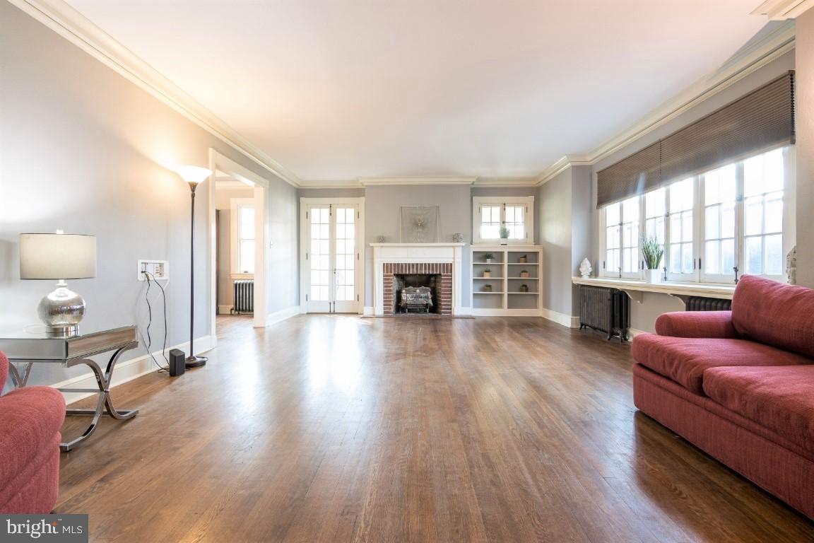 6343 Frederick Road Catonsville, MD 21228 - Photo 5 of 41 GRAND Living Room!