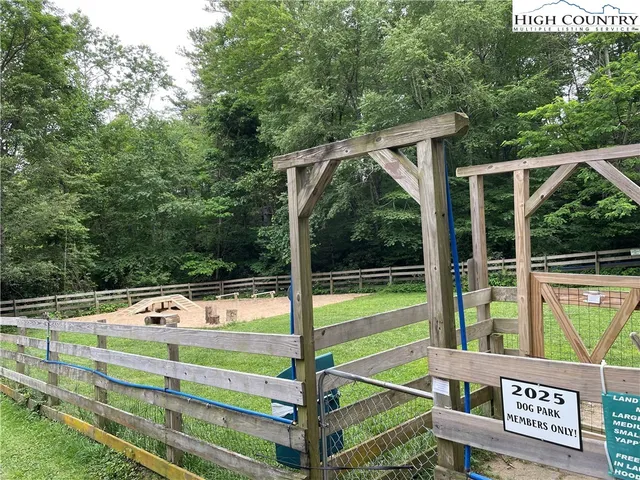 a view of a small park with a park