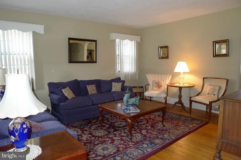 3947 Germantown Road Edgewater, MD 21037 - Photo 12 of 27 Living Room