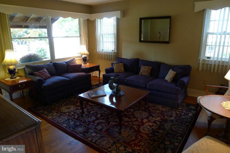 3947 Germantown Road Edgewater, MD 21037 - Photo 15 of 27 Living Room