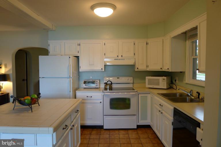 3947 Germantown Road Edgewater, MD 21037 - Photo 19 of 27 Kitchen