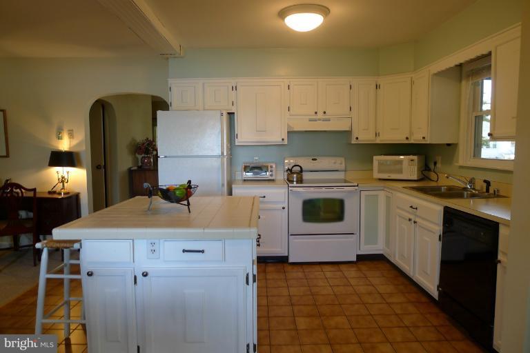 3947 Germantown Road Edgewater, MD 21037 - Photo 9 of 27 Kitchen