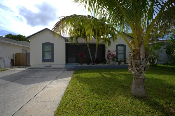 $3,800 | 717 North E Street, Lake Worth Beach, FL 33460