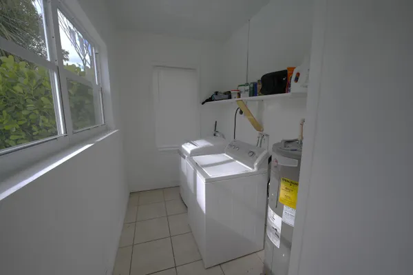 $3,800 | 717 North E Street, Lake Worth Beach, FL 33460
