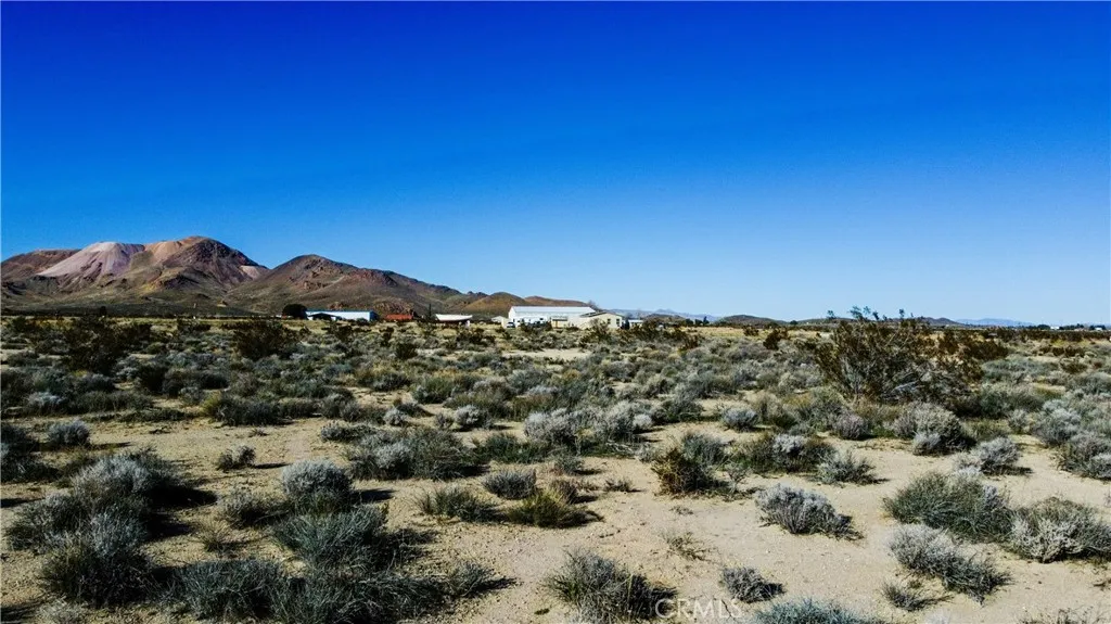 0 Fickett Mojave, CA 93501 - Photo 6 of 18 a view of a large building