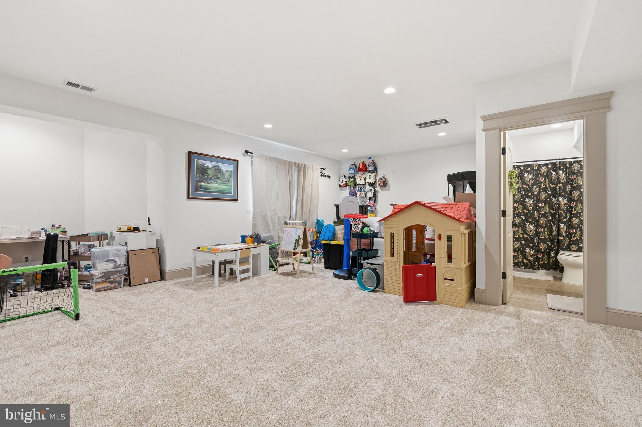 86 Hinsons Ford Road Amissville, VA 20106 - Photo 51 of 64 a view of a livingroom with furniture and white walls