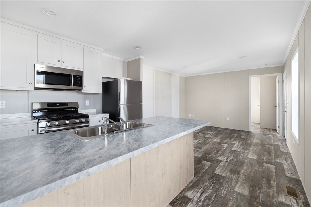 38 Lowell Avenue Pawtucket, RI 02861 - Photo 11 of 27