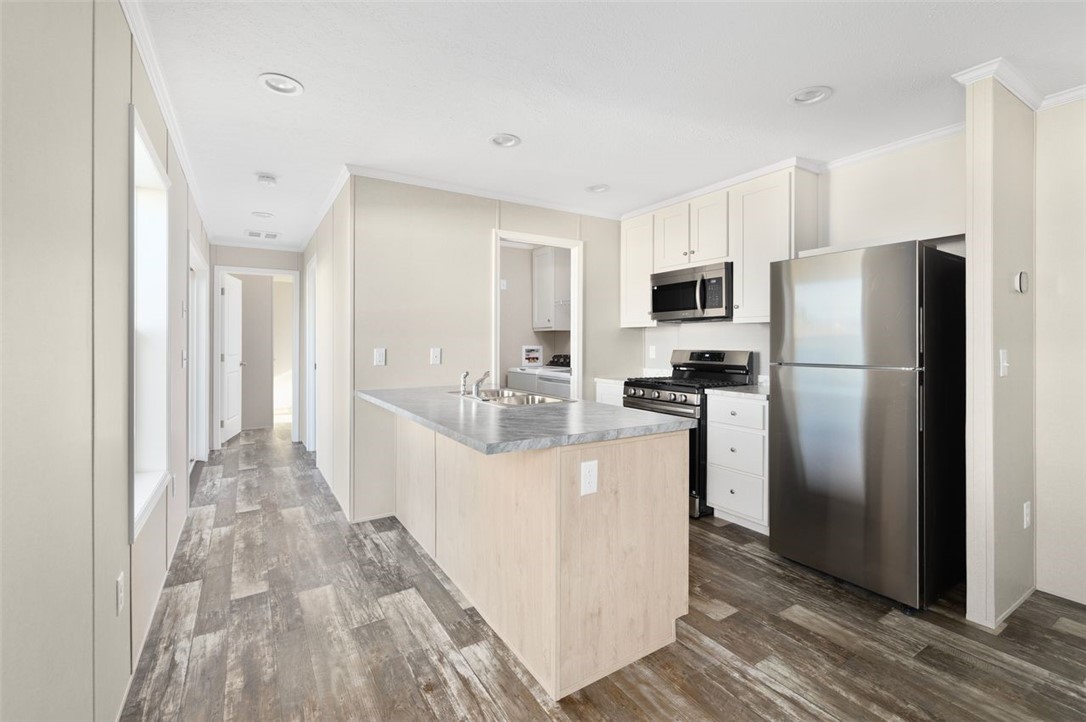 38 Lowell Avenue Pawtucket, RI 02861 - Photo 6 of 27